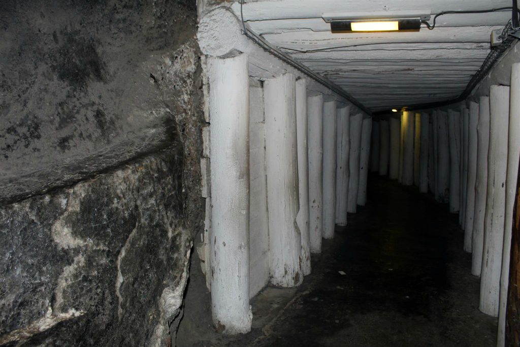 WIELICZKA - een gang in de Wieliczka-zoutmijn