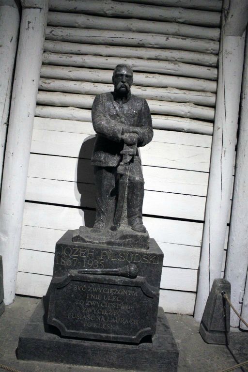 WIELICZKA - een steenzoutstandbeeld in de Wieliczka-zoutmijn