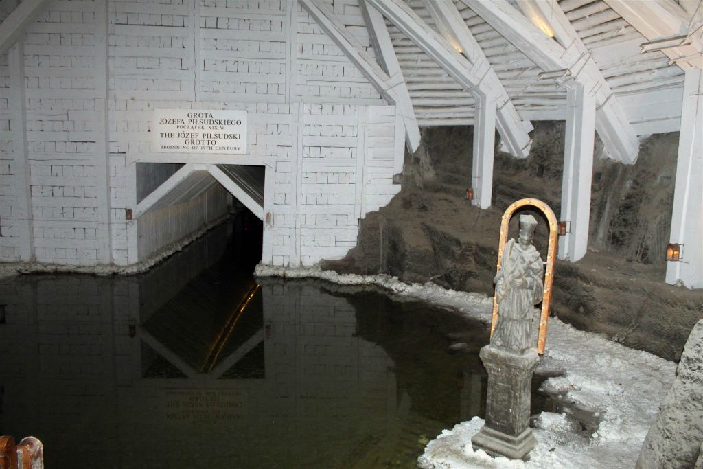 WIELICZKA - het Józef Piłsudski monument in de Wieliczka-zoutmijn