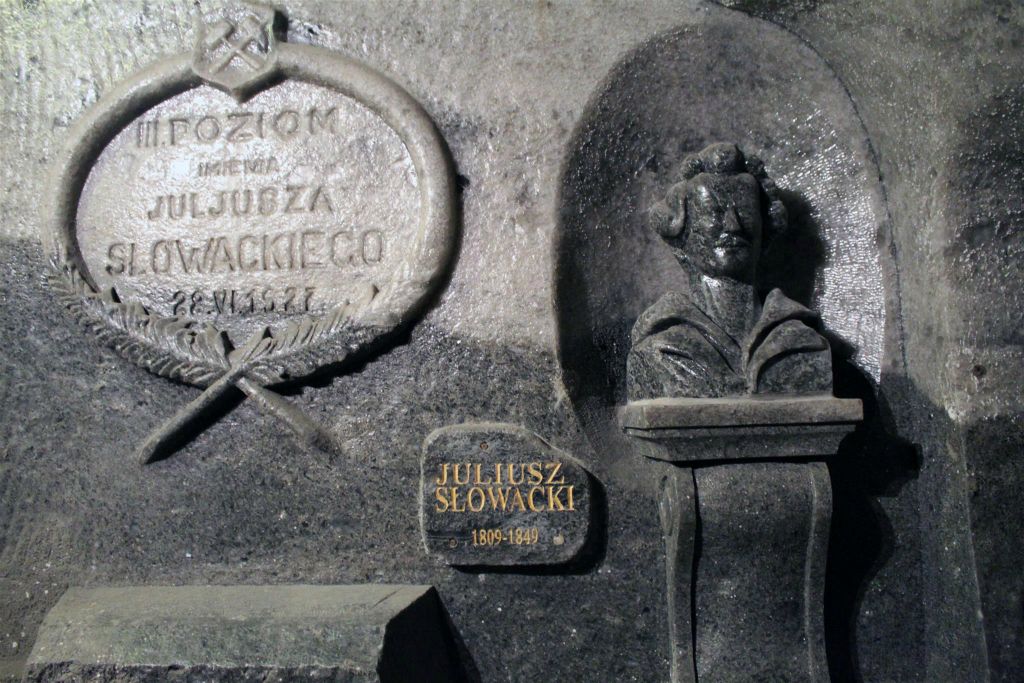 WIELICZKA - een steenzoutstandbeeld in de Wieliczka-zoutmijn