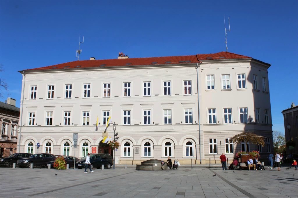 WADOWICE - het Magistratuur, een voormalige algemene school