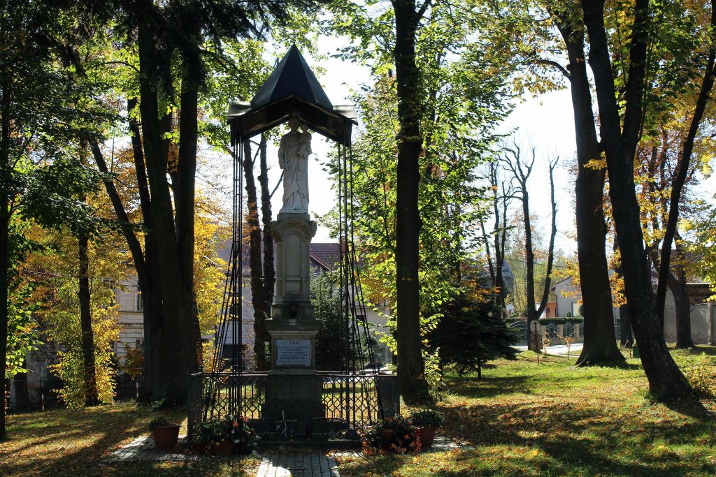 WADOWICE - een beeld bij het Karmelietenklooster