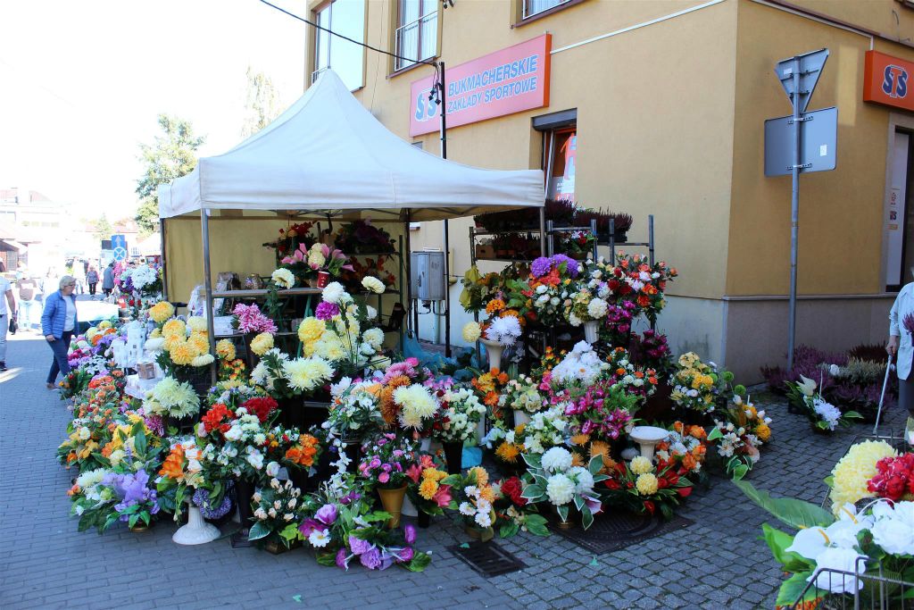 WADOWICE - een bloemenkraam op een markt