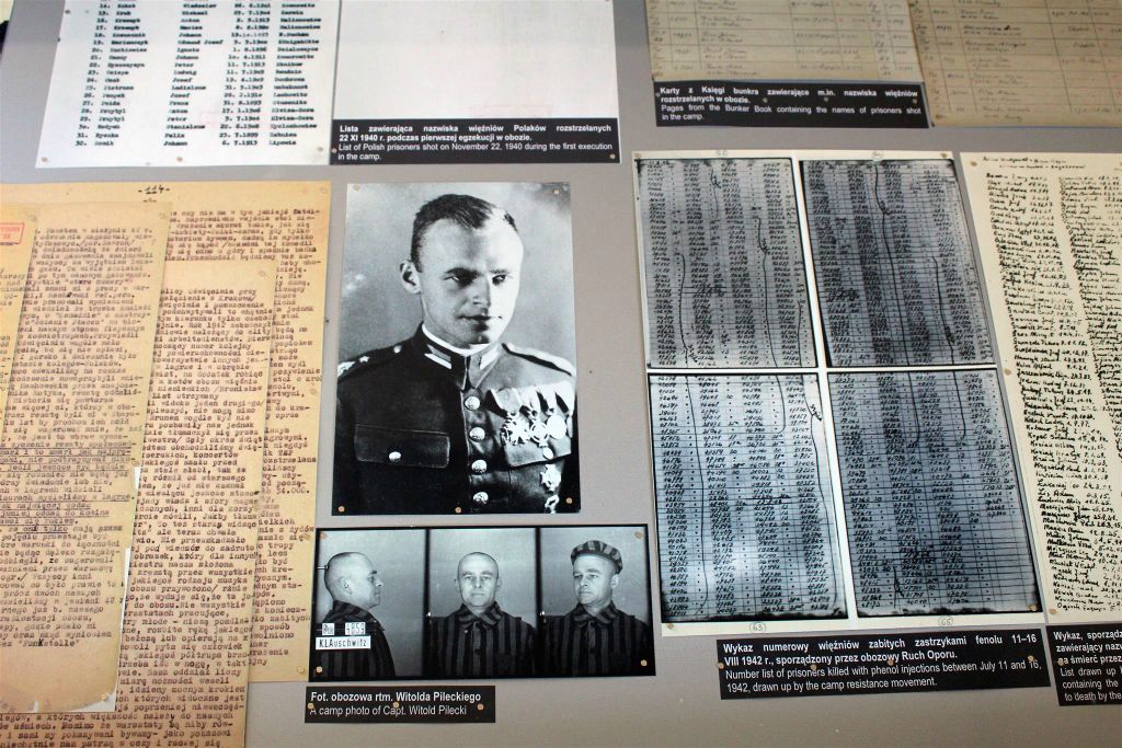 AUSCHWITZ - diverse lijsten met doden in een museum van Auschwitz I
