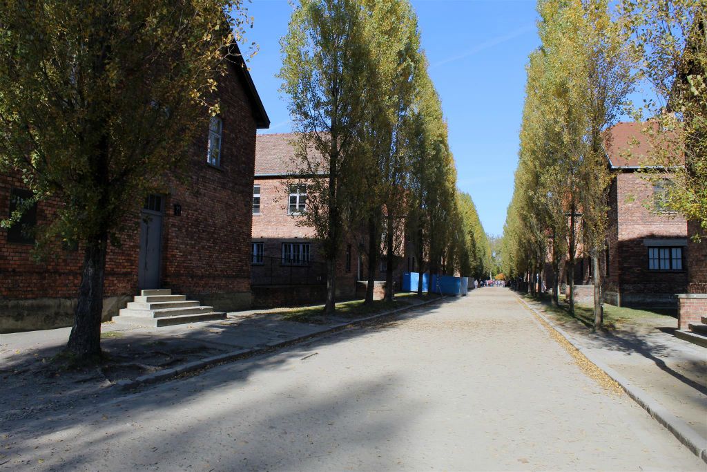 AUSCHWITZ - vele bakstenen barakken van Auschwitz I