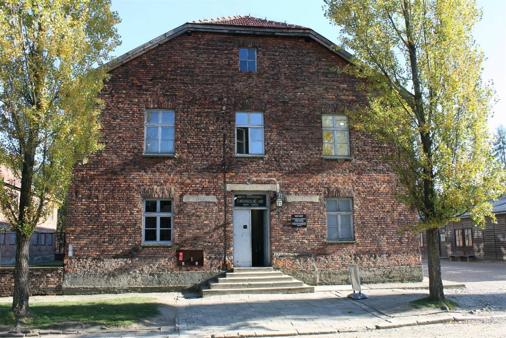 AUSCHWITZ - een bakstenen barak van Auschwitz I
