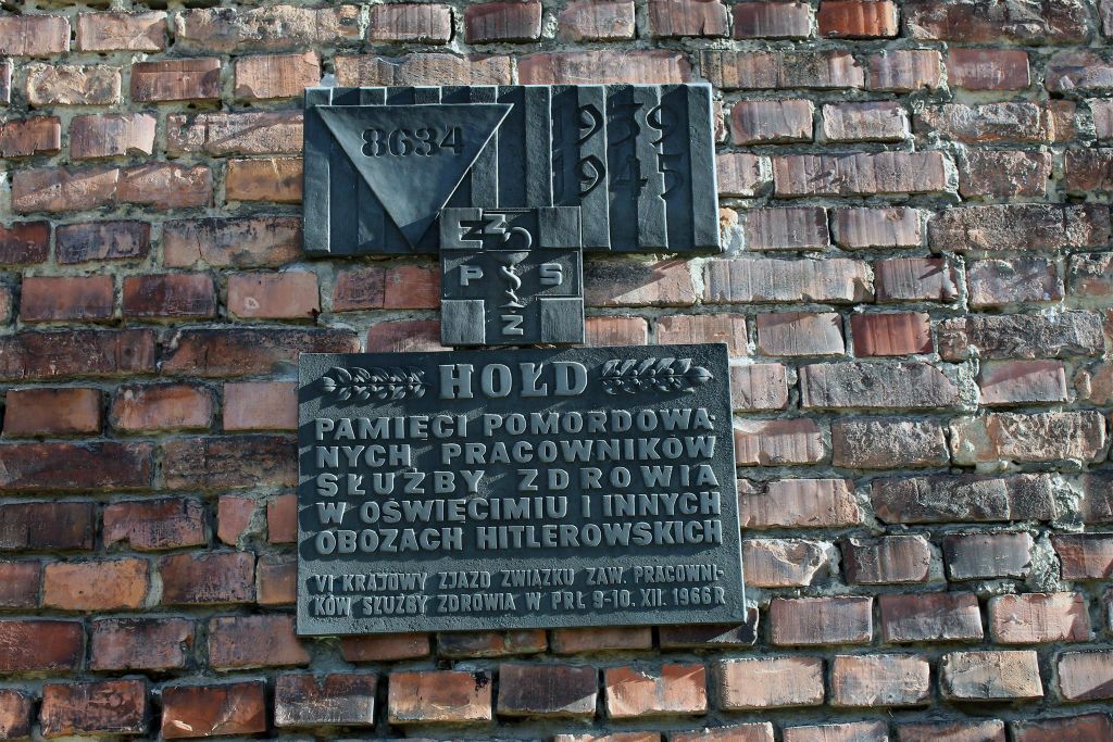 AUSCHWITZ - een gedenkteken bij Auschwitz I