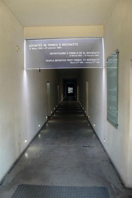 AUSCHWITZ - binnen in barak 20 waar dodelijk injecties werden toegediend bij Auschwitz I