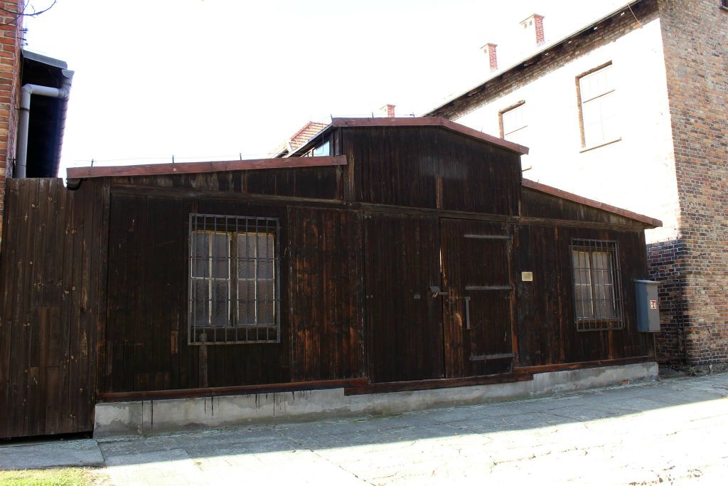 AUSCHWITZ - de opslagruimte voor kleding bij Auschwitz I