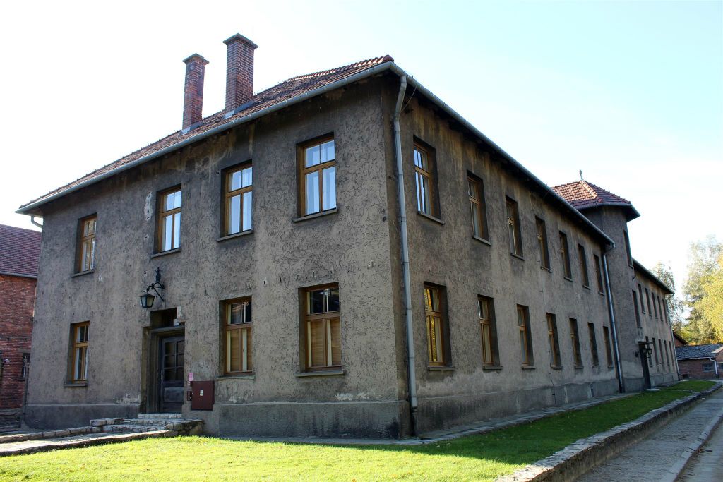 AUSCHWITZ - een ziekenzaal voor de SS bij Auschwitz I