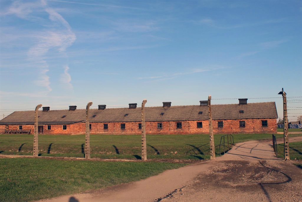 AUSCHWITZ - een stenen barak van het concentratiekamp Auschwitz-Birkenau