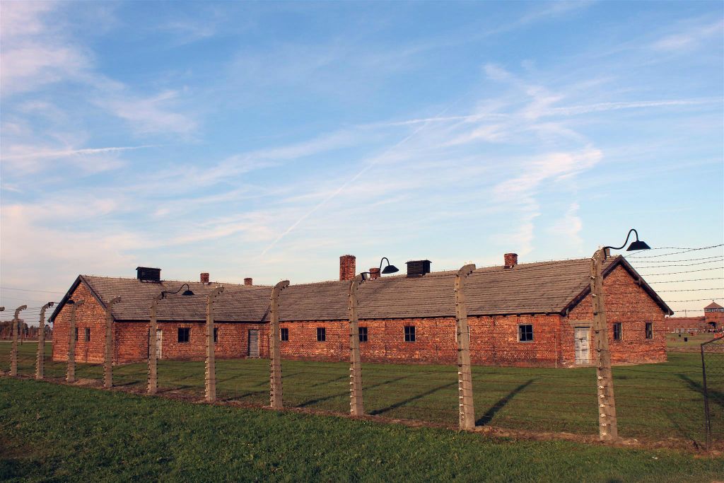 AUSCHWITZ - een stenen barak van het concentratiekamp Auschwitz-Birkenau