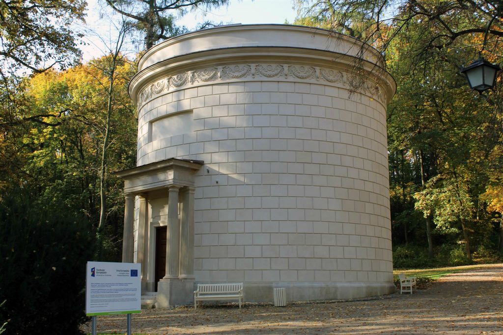 WARSCHAU - een watertoren in het Łazienki park