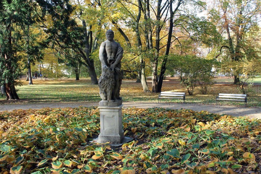 WARSCHAU - een beeld in het Łazienki park