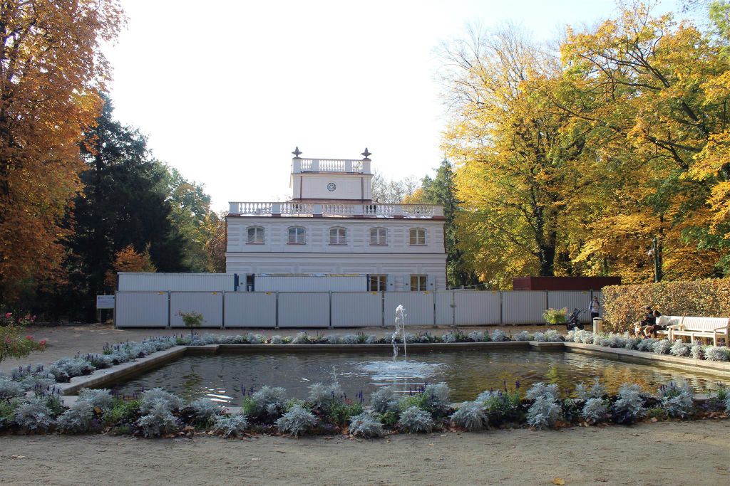 WARSCHAU - het Witte Huis in het Łazienki park