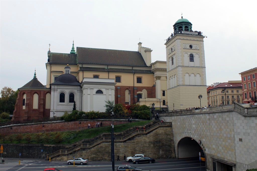 WARSCHAU - de Sint-Annakerk met klokkentoren