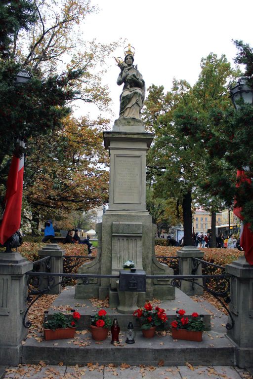 WARSCHAU - het Passauer Madonna monument
