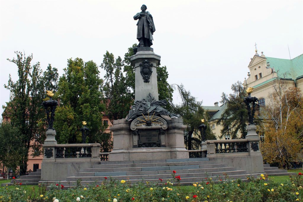 WARSCHAU - het Adam Mickiewicz monument