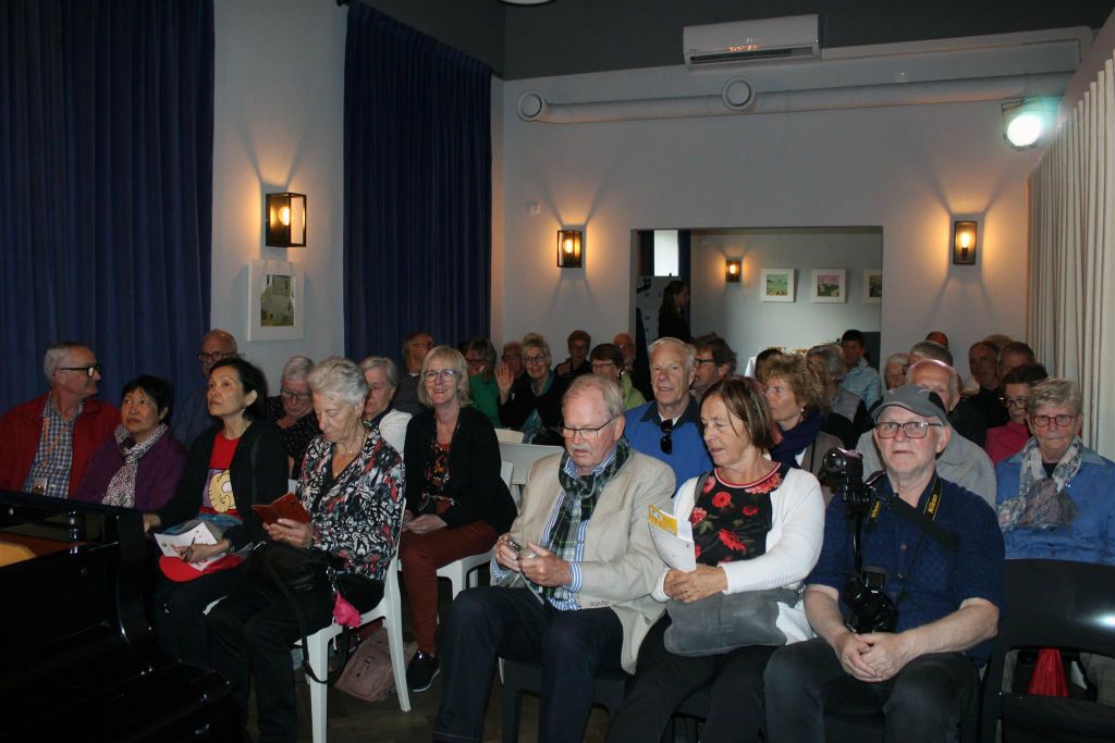 WARSCHAU - de reisgroep in de Chopin Point concertzaal