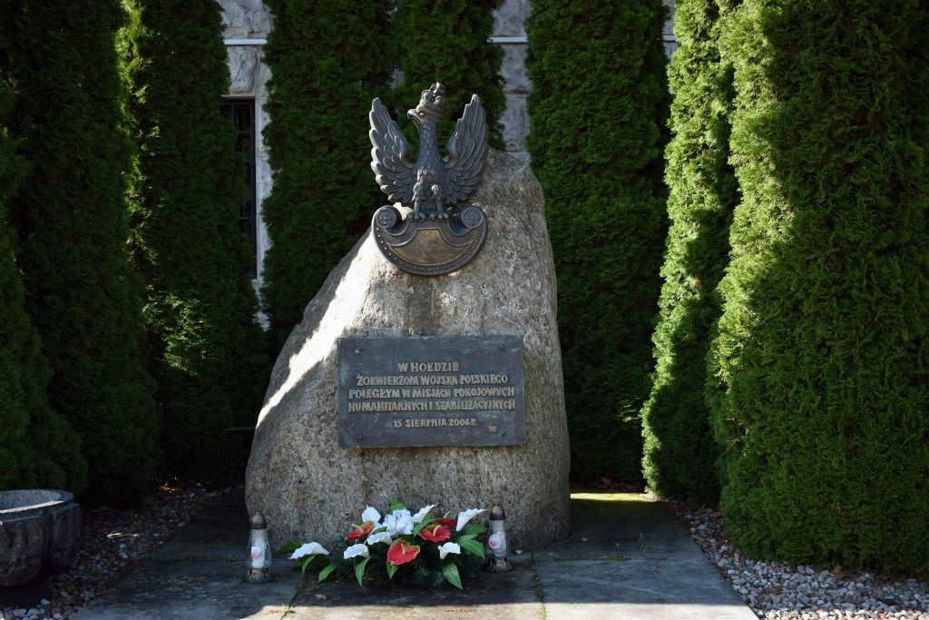 WARSCHAU - een monument ter ere van de Poolse soldaten bij het Poolse militaire museum