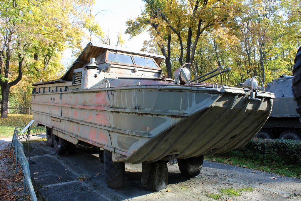 WARSCHAU - een BAV-485 bij het Poolse militaire museum