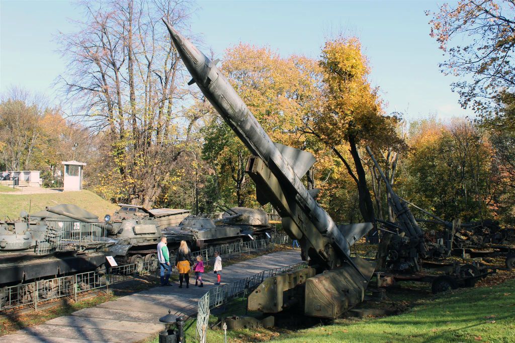 WARSCHAU - een Surface-Air raket bij het Poolse militaire museum