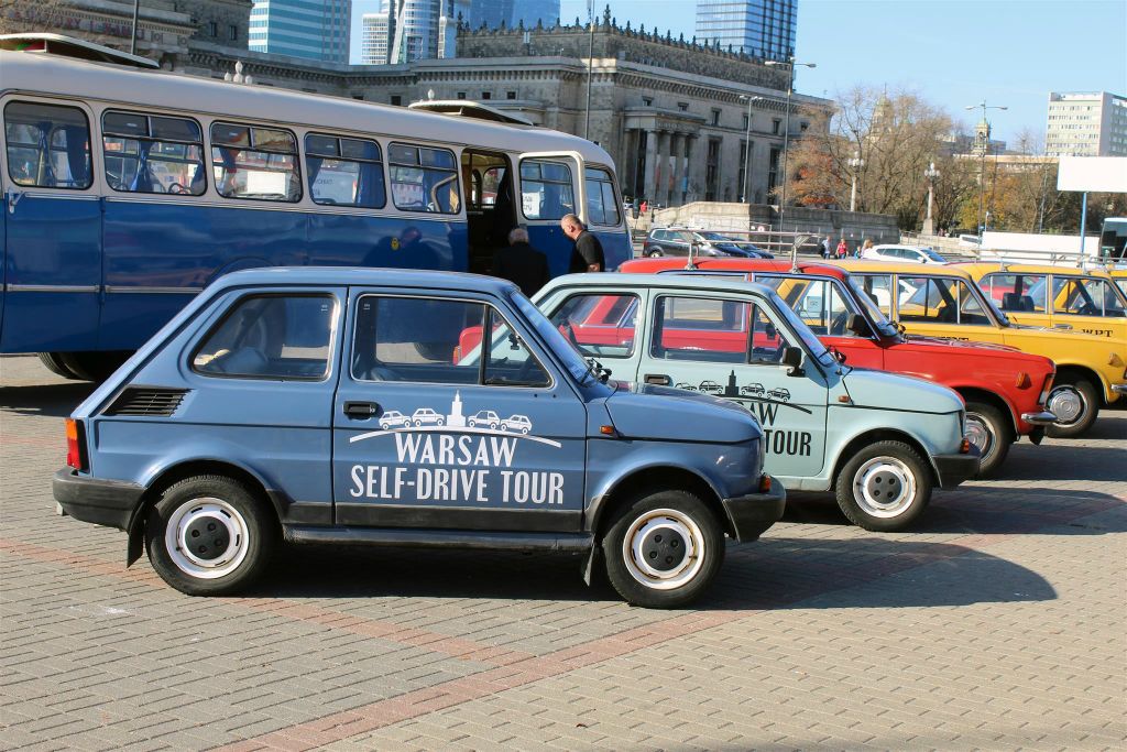 WARSCHAU - enkele rondrit auto's