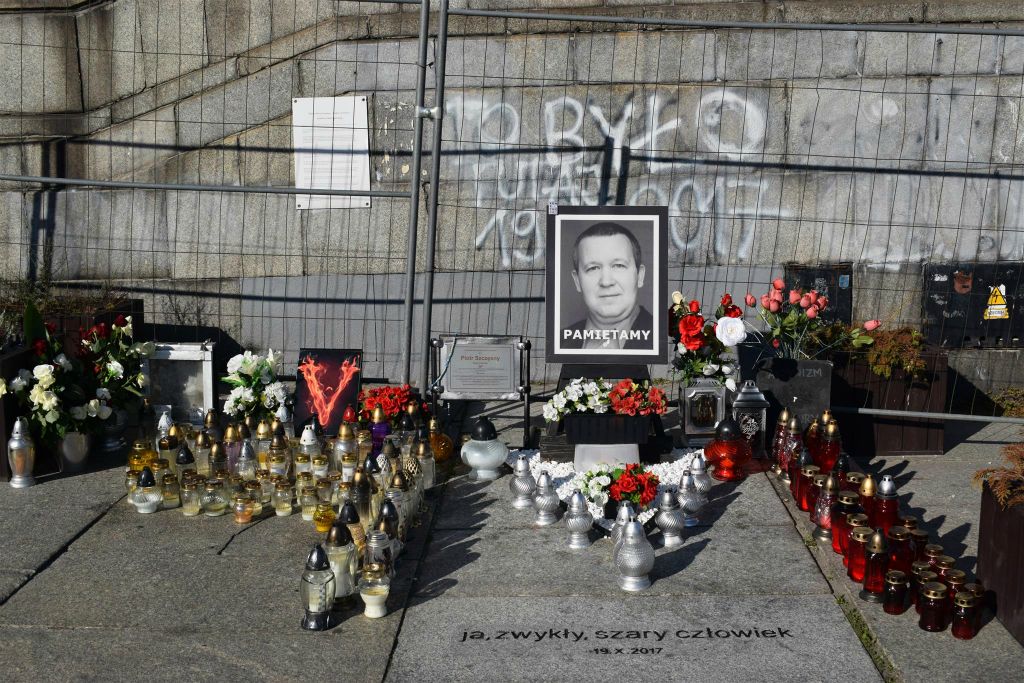 WARSCHAU - een herdenkingsplaats waar Piotr Szczęsny zichzelf in brand gestoken had in 2017