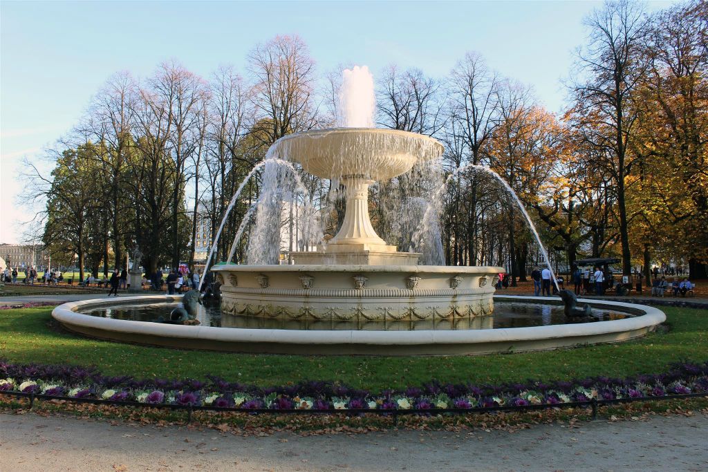 WARSCHAU - een fontein in de Saksische tuin