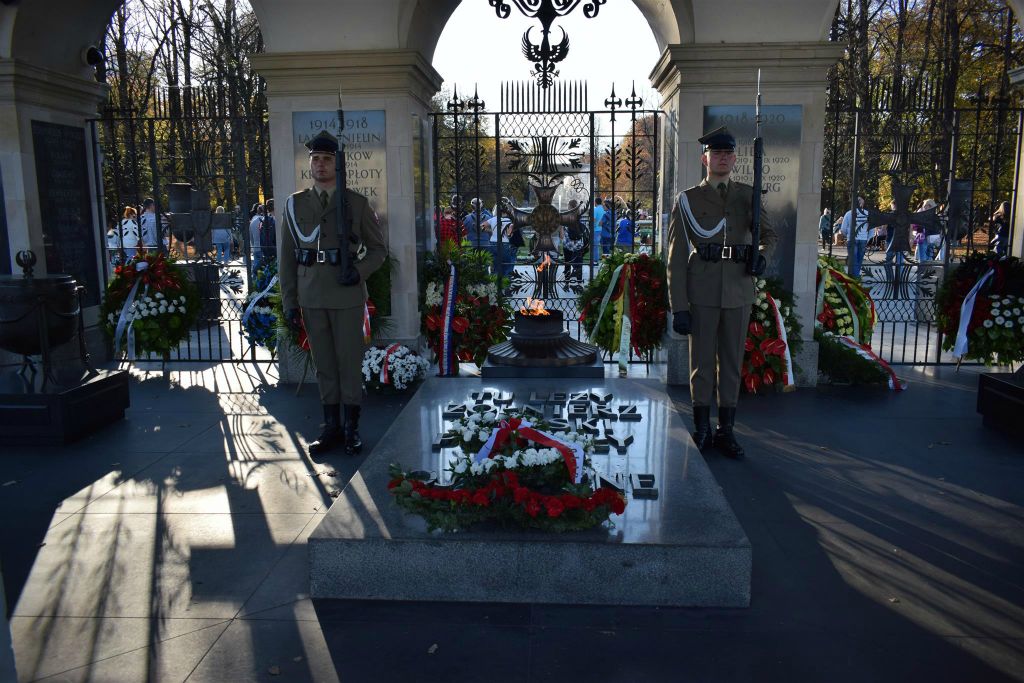 WARSCHAU - het graf van de onbekende soldaat op het Piłsudski-plein
