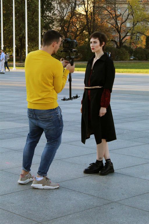 WARSCHAU - een fotomodel op het Piłsudski-plein