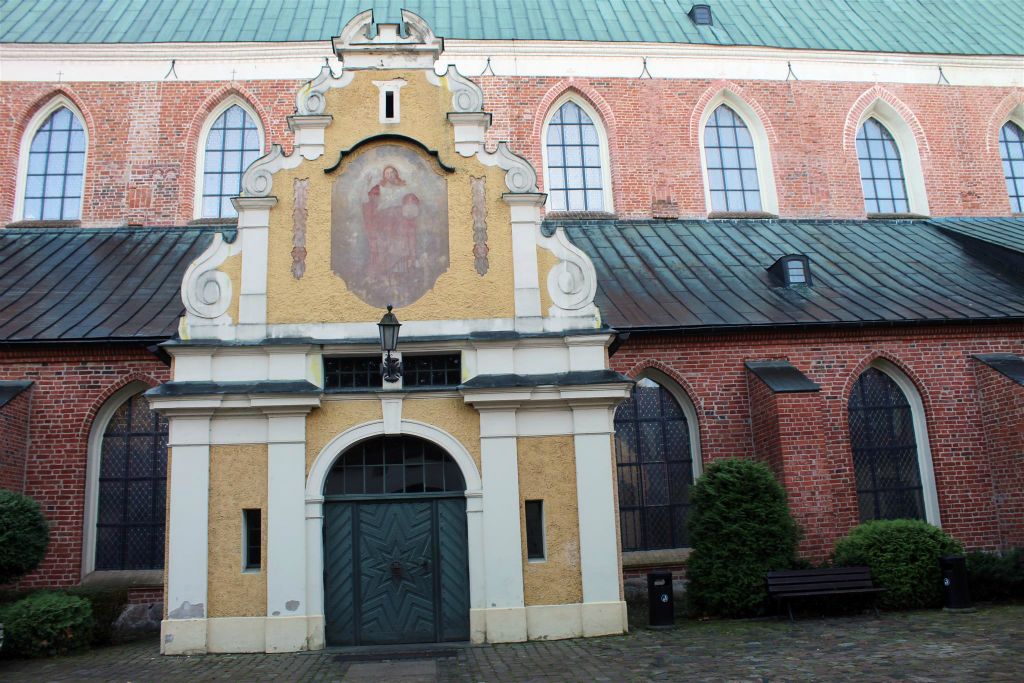 GDAŃSK (OLIWA) - een zij-ingang van de kathedraal van Oliwa
