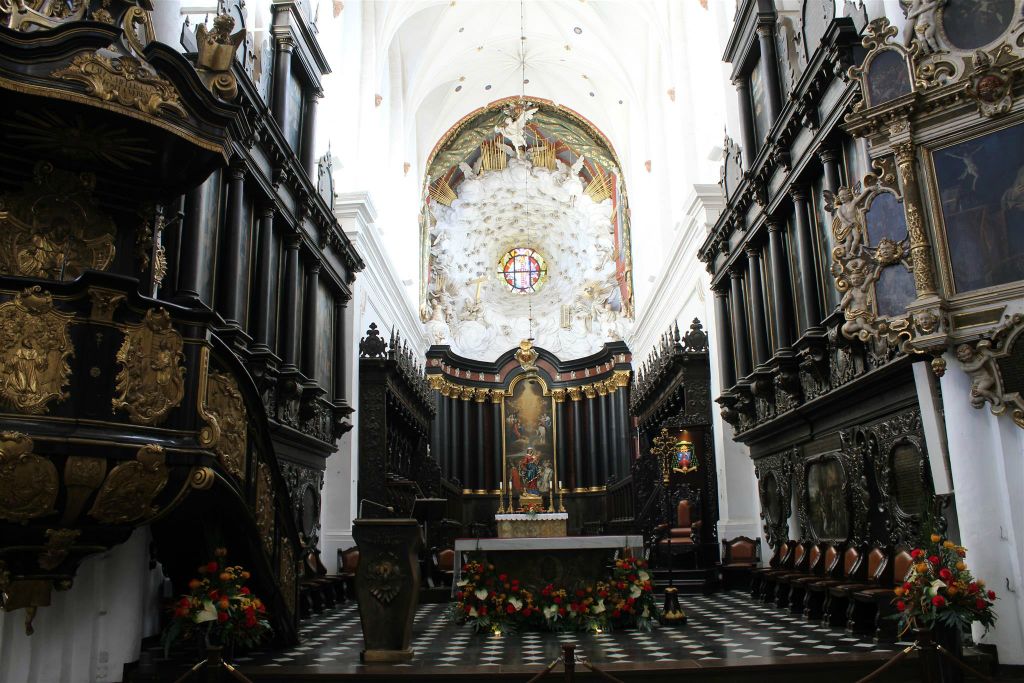 GDAŃSK (OLIWA) - een altaar in de kathedraal van Oliwa