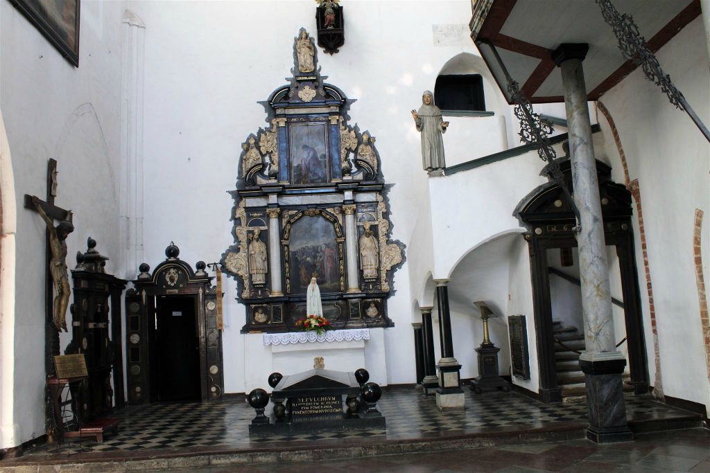 GDAŃSK (OLIWA) - een altaar in de kathedraal van Oliwa