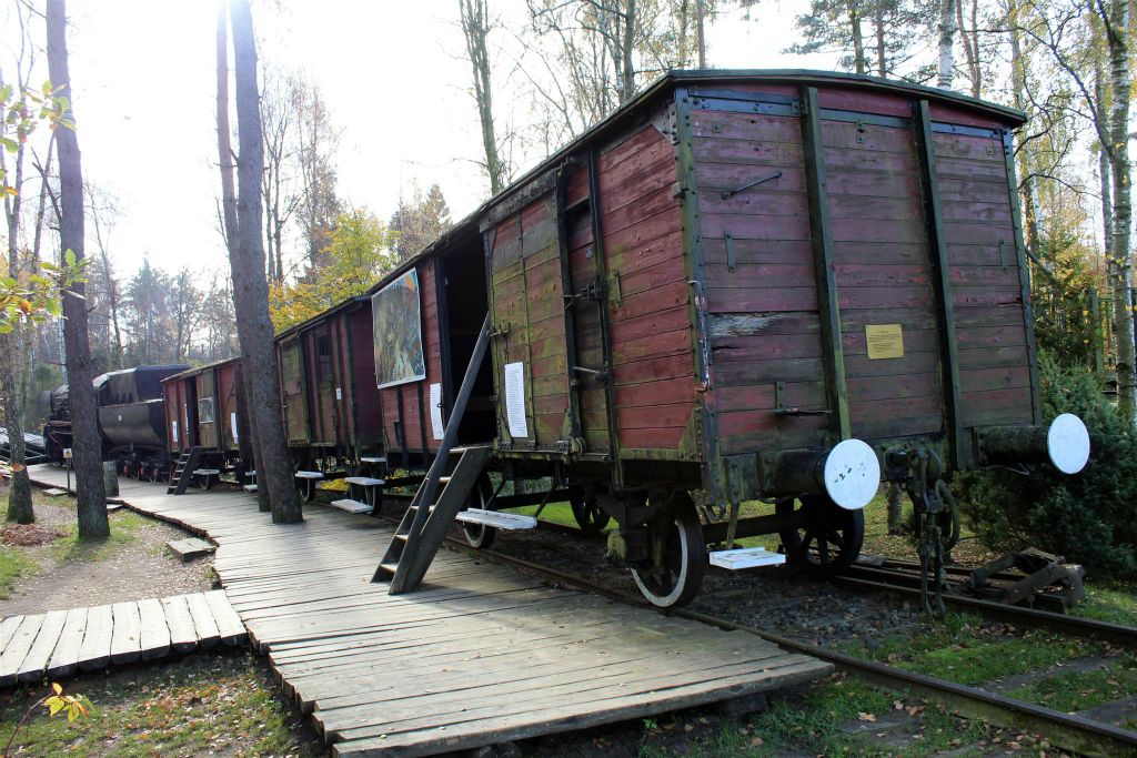 SZYMBARK - de trein waarmee Poolse gedeporteerden naar Siberië vervoerd werden