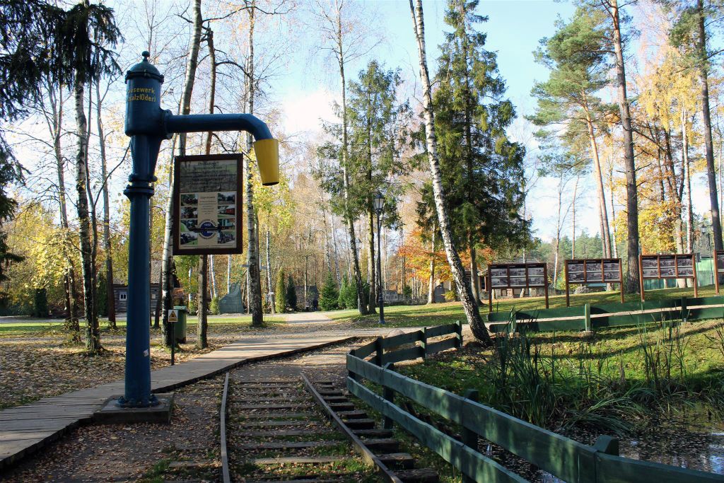 SZYMBARK - de watertoevoer voor de stoomlocomotief van de trein waarmee Poolse gedeporteerden naar Siberië vervoerd werden