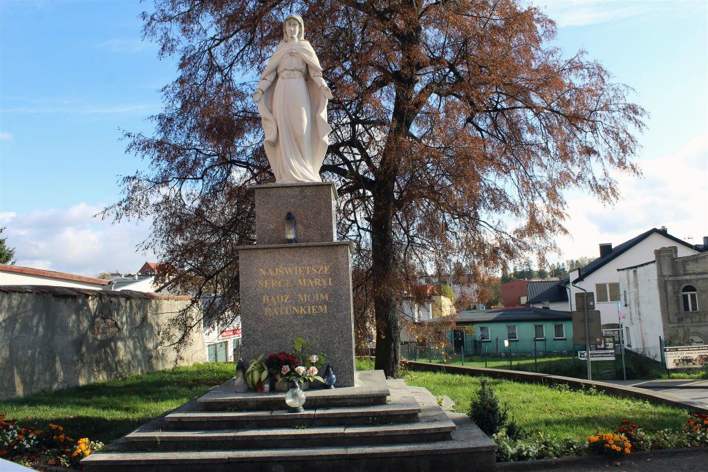 KOŚCIERZYNA - een Maria standbeeld