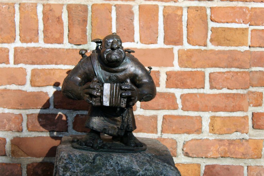 KOŚCIERZYNA - een bronzen beeldje