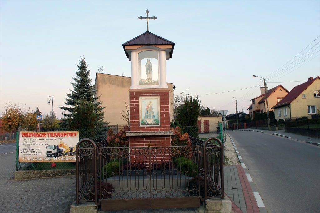 ZBLEWO - een kapel op de splitsing van de straten Kościelna en Główna