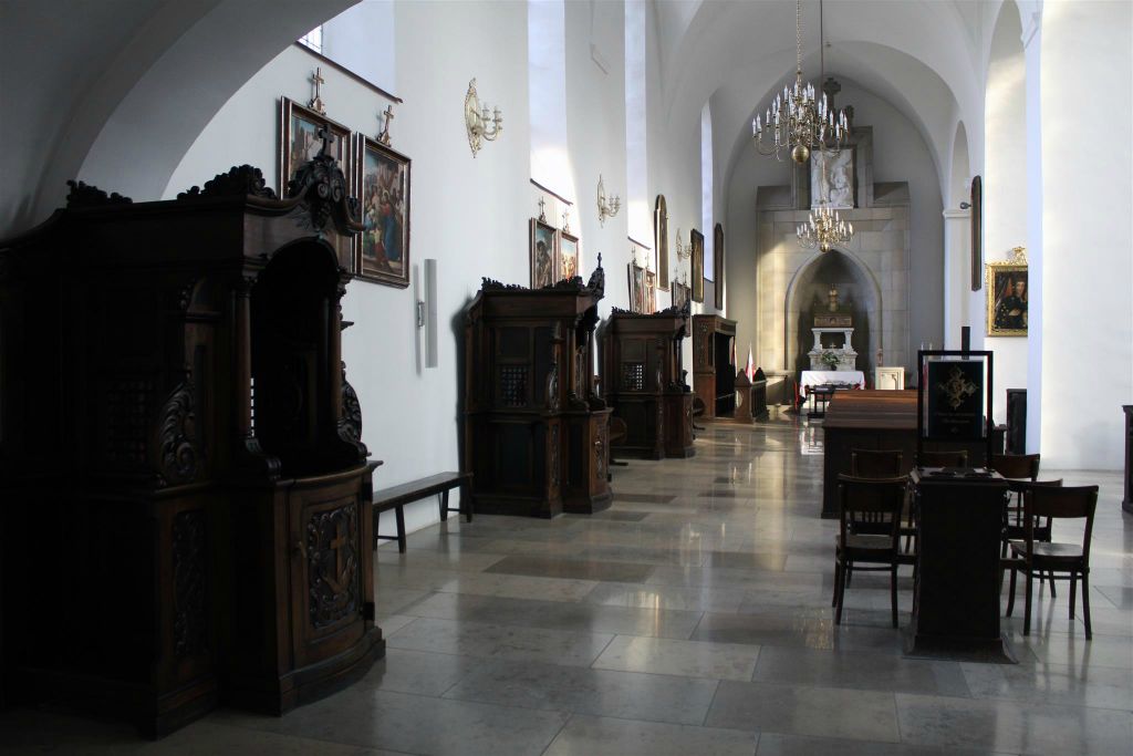 GNIEZNO - binnen in de Franciscaanse kerk