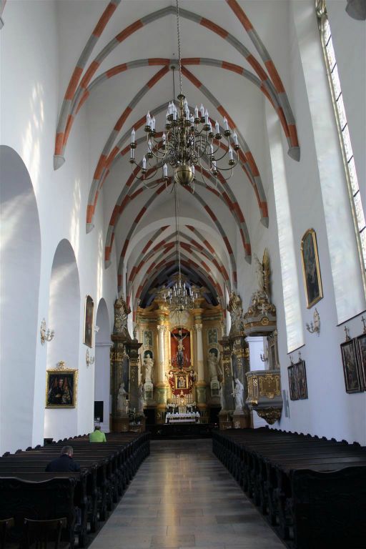 GNIEZNO - binnen in de Franciscaanse kerk
