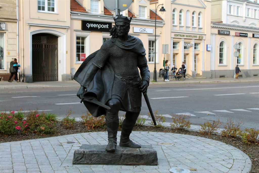 GNIEZNO - een standbeeld ter ere van de eerste Poolse koning Bolesław Chrobry