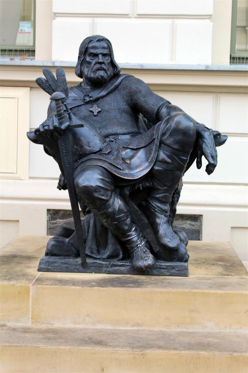 GNIEZNO - een standbeeld ter ere van de eerste Poolse koning Bolesław Chrobry