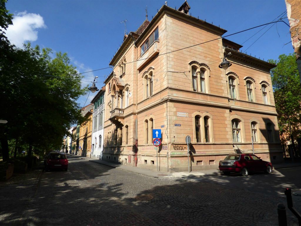 SIBIU - een gebouw uit 1908 in de straat "Strada Alexandru Papiu Ilarian"