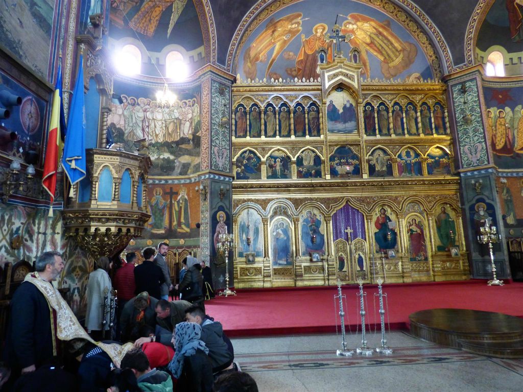 SIBIU - binnen in de Orthodoxe Metropolitan kerk