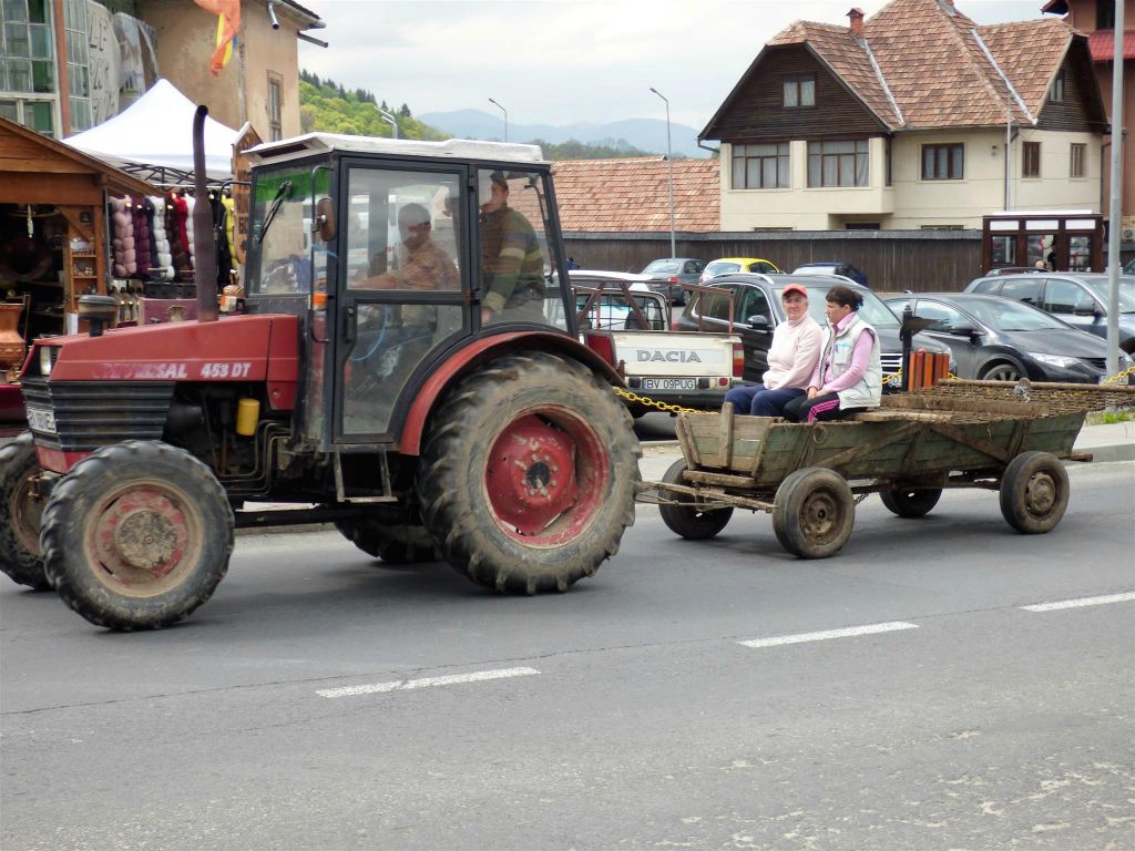 BRAN - een Universal 453DT tractor die nu dienst doet als personenvervoer