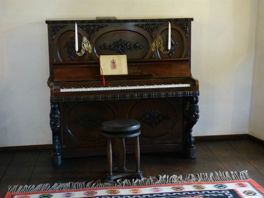 BRAN - binnen in het kasteel Bran, wat in 1897 het onderkomen van graaf Dracula was