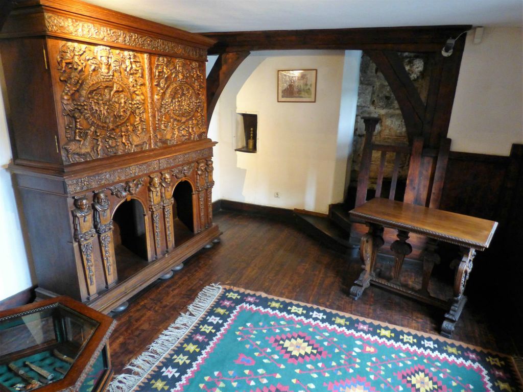BRAN - binnen in het kasteel Bran, wat in 1897 het onderkomen van graaf Dracula was