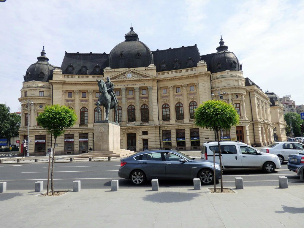 BOEKAREST - de centrale biblotheek van de universiteit van Boekarest