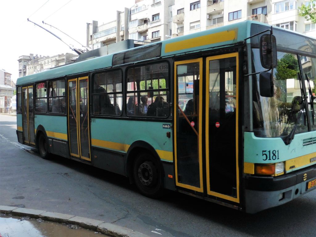 BOEKAREST - een trolleybus